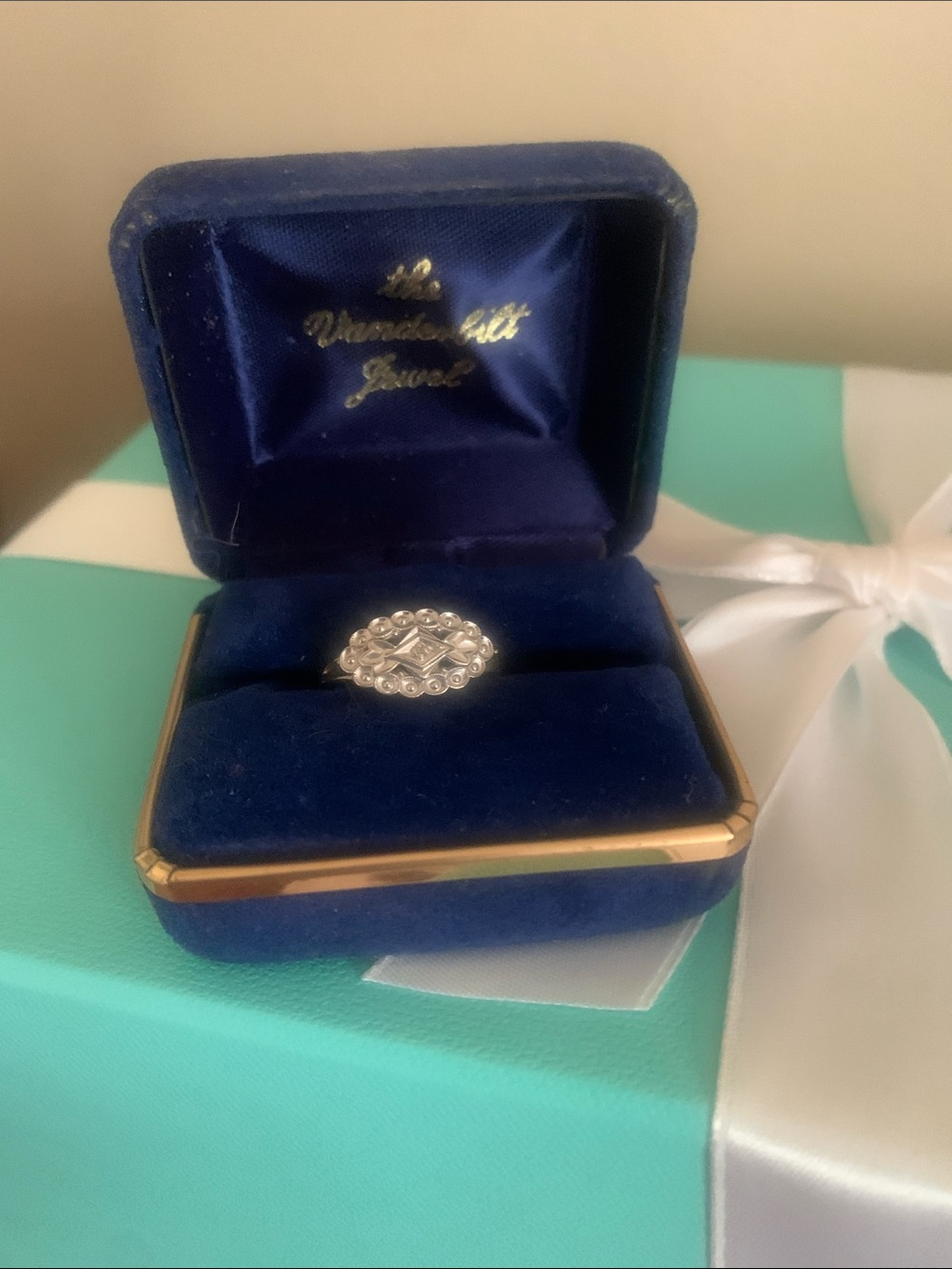 Vintage 10kt white gold Floral Cluster Ring in Blue Velvet Box